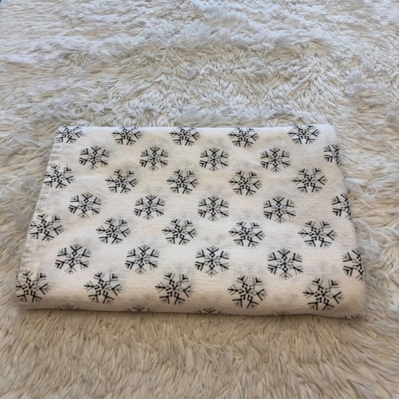DKNY Tablecloth Winter Snowflake Rectangular Cotton - Picture 1 of 3